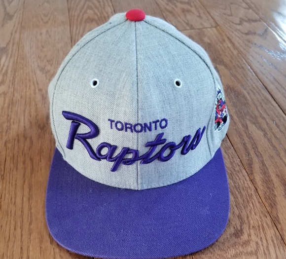 Mitchell & Ness Toronto Raptors Snapback Hat - Picture 1 of 8